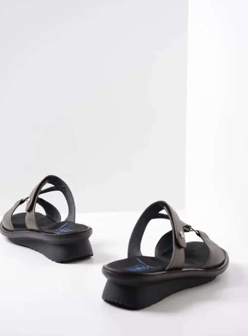 Isa - brons leer