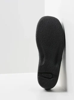 Seamy Slide - zwart geprint leer